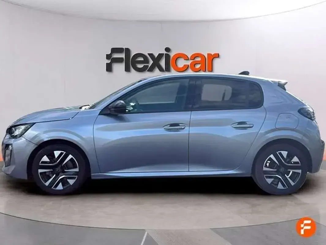 Usado Peugeot 208 Allure 101 CV (74 kW) 2025 Gris Utilitario