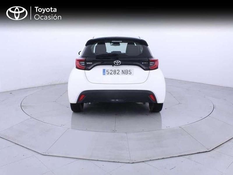 Usado Toyota Yaris Hybrid Active 116 CV (85 kW) 2025 Blanco Utilitario