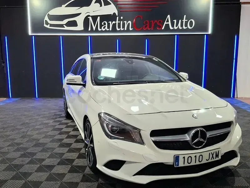 Usado Mercedes CLA200 Shooting Brake Urban 136 CV (100 kW) 2016 Blanco Familiar