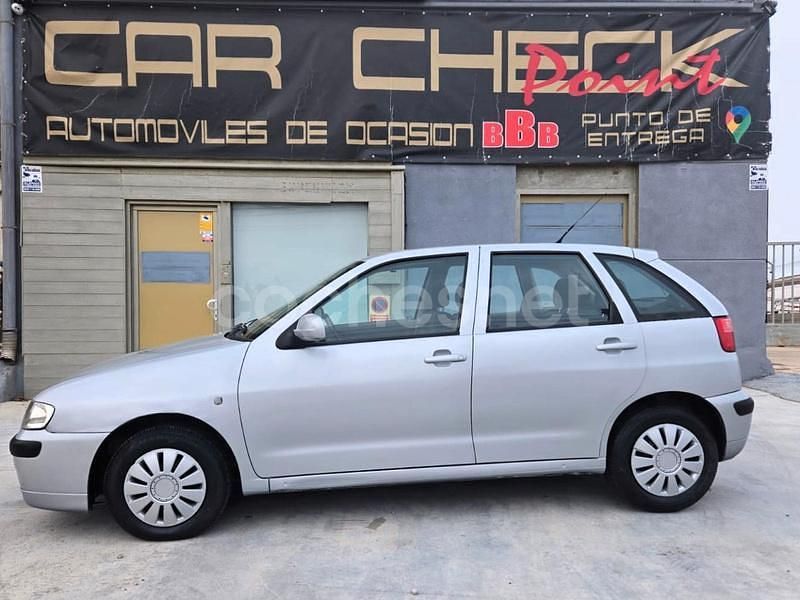 Gris / plata Usado 2002 Seat Ibiza Stella Berlina | 2995 € (Precio justo) - Imagen 1/4