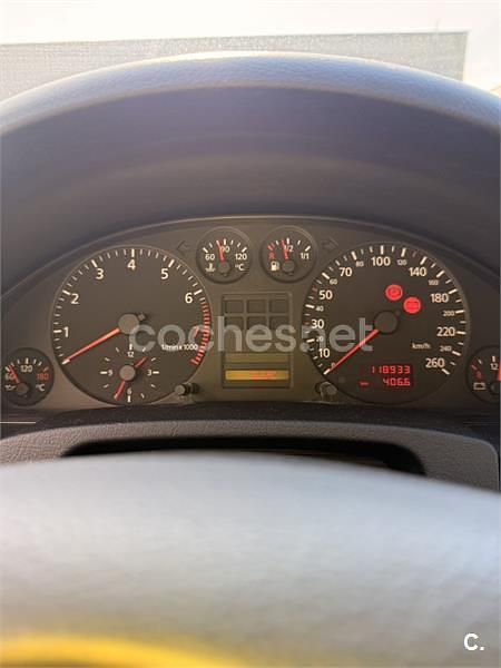 Usado Audi A6 150 CV (110 kW) 1998 Gris / plata Berlina