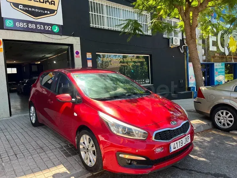Usado Kia Ceed GT 90 CV (66 kW) 2017 Granate Berlina