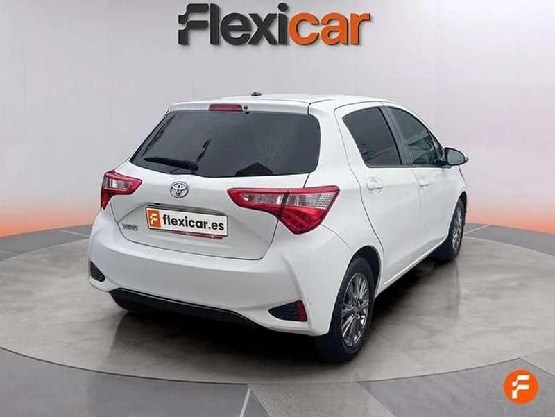 Usado Toyota Yaris Active 111 CV (81 kW) 2019 Blanco Utilitario
