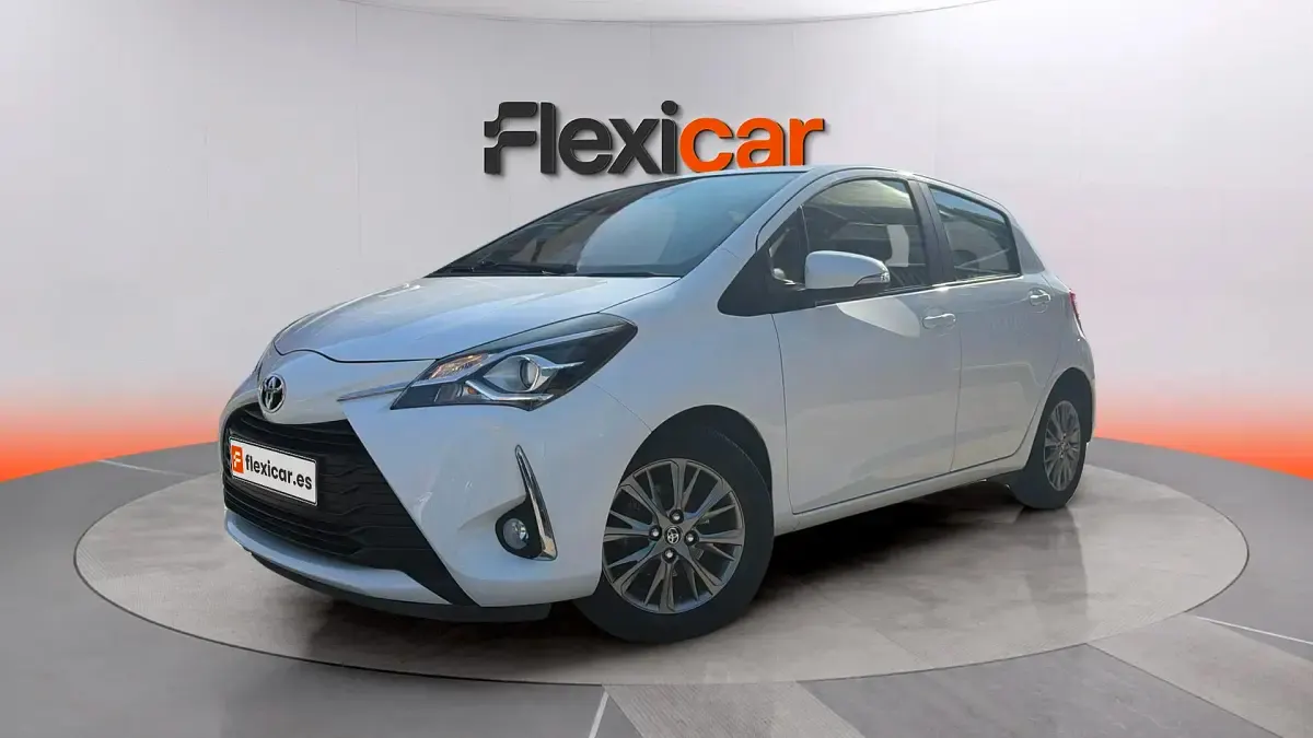 Usado Toyota Yaris Active 69 CV (50 kW) 2019 Blanco Berlina