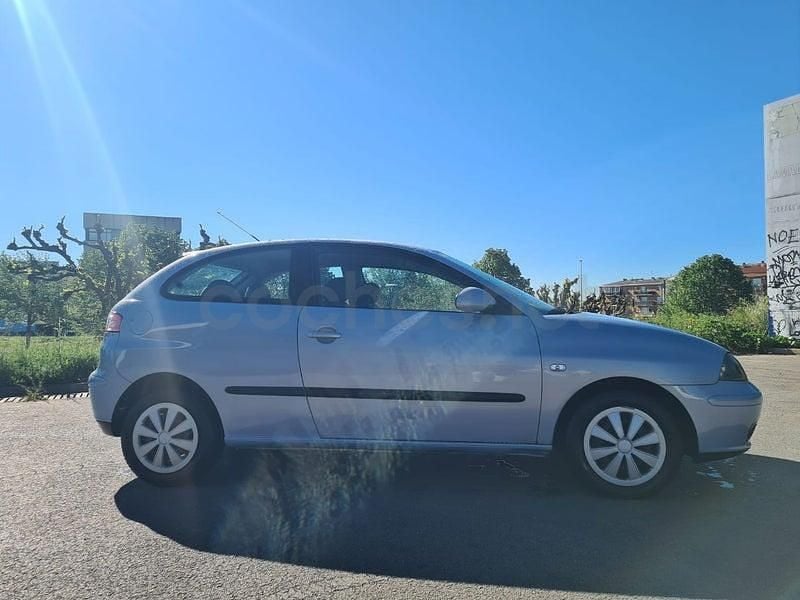 Usado Seat Ibiza Stylance 75 CV (55 kW) 2004 Azul Utilitario