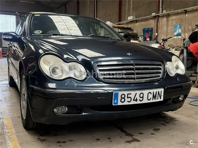 Usado Mercedes C240 Elegance 170 CV (125 kW) 2003 Azul Berlina