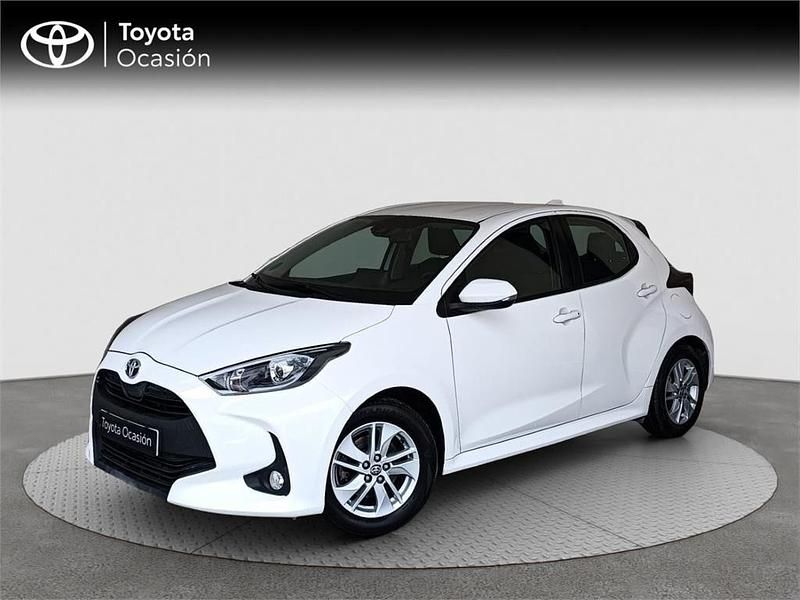Usado Toyota Yaris Hybrid Business Edition 116 CV (85 kW) 2021 Blanco Monovolumen