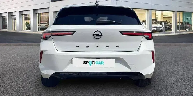 Usado Opel Astra 131 CV (96 kW) 2023 Blanco Berlina