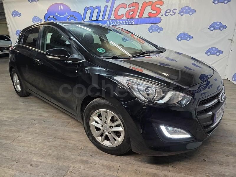 Usado Hyundai i30 135 CV (99 kW) 2015 Negro Berlina