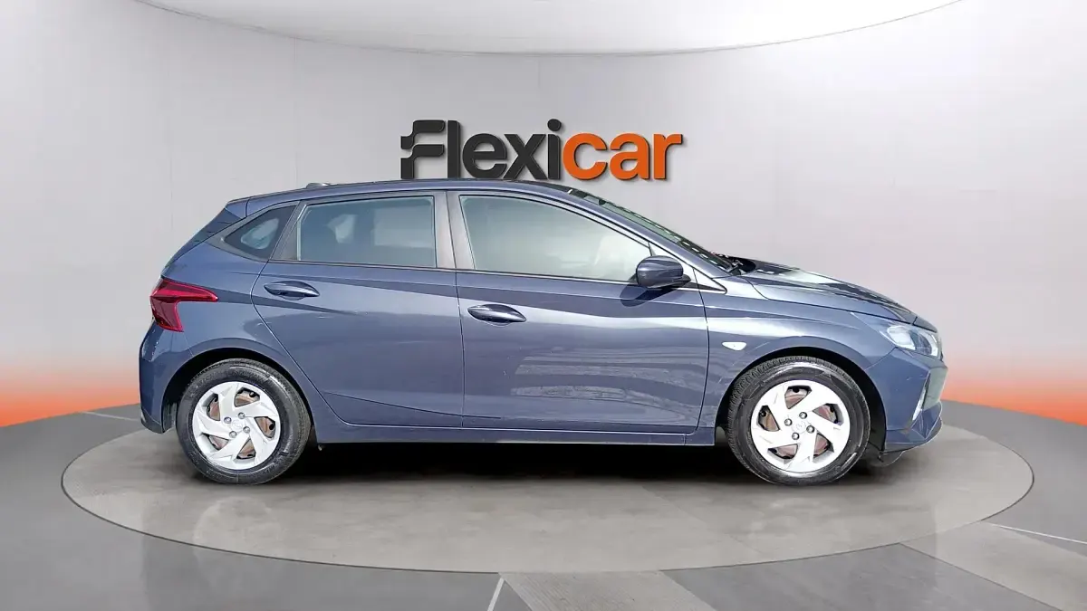 Usado Hyundai i20 84 CV (61 kW) 2022 Gris Utilitario