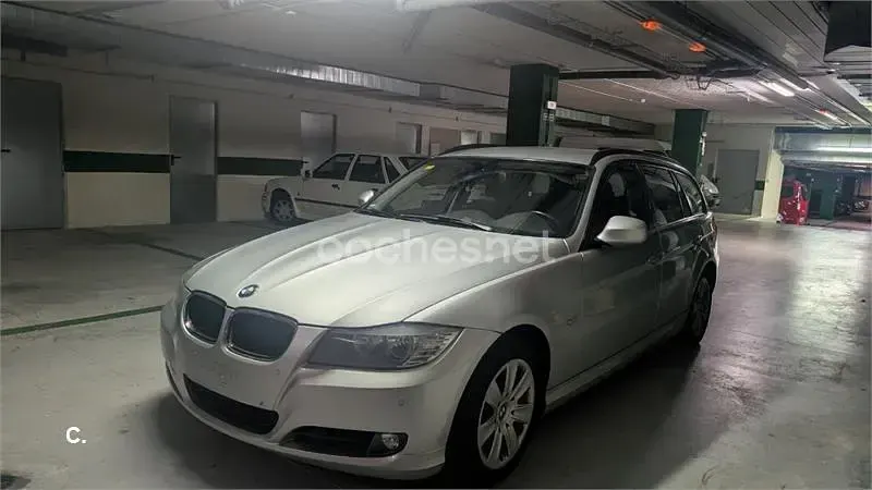 Usado BMW 318 143 CV (105 kW) 2012 Gris / plata Familiar