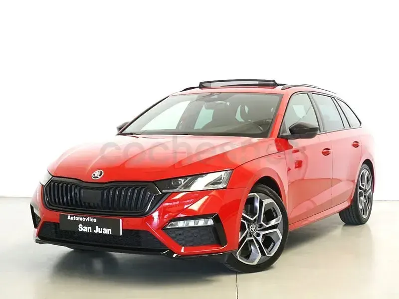 Usado Skoda Octavia RS 245 CV (180 kW) 2022 Rojo Familiar