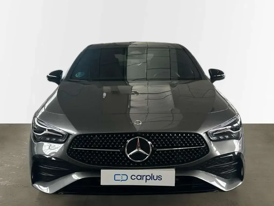 Usado Mercedes CLA200 163 CV (119 kW) 2025 Gris Berlina