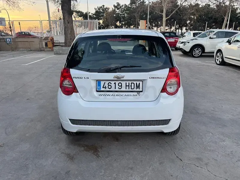Usado Chevrolet Aveo LS 86 CV (63 kW) 2011 Blanco Berlina