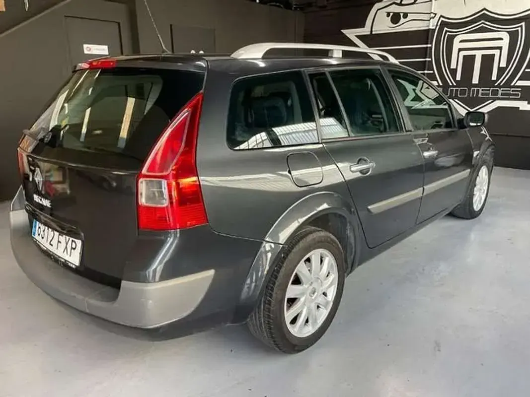Usado Renault Mégane Dynamique 111 CV (81 kW) 2007 Gris Utilitario