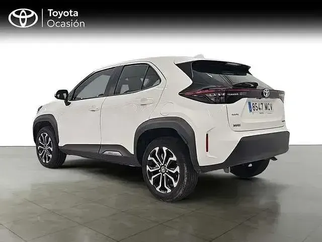 Usado Toyota Yaris Hybrid Active 116 CV (85 kW) 2022 Blanco Pickup/Camioneta