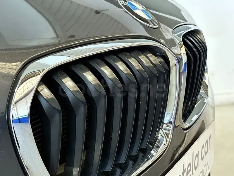 Usado BMW 118 Comfort Edition 150 CV (110 kW) 2017 Gris / plata Utilitario