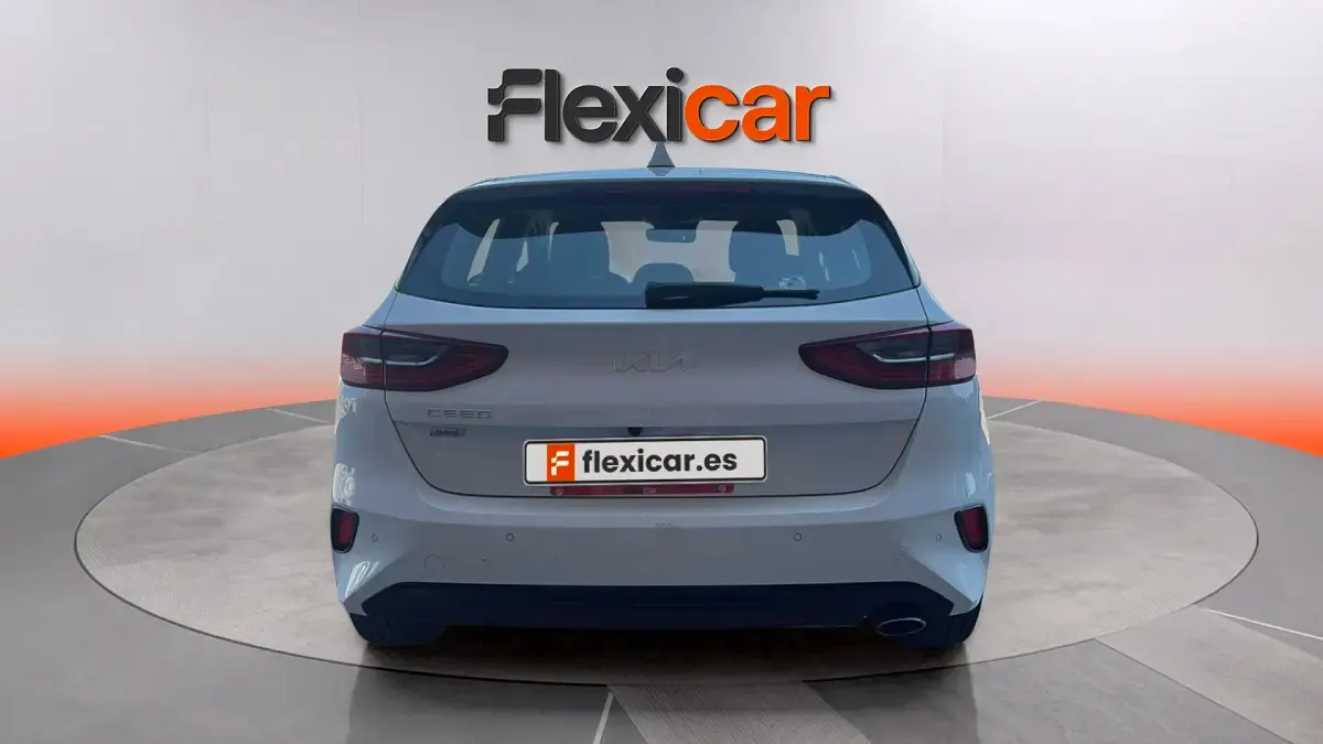 Usado Kia Ceed 136 CV (100 kW) 2023 Blanco Utilitario