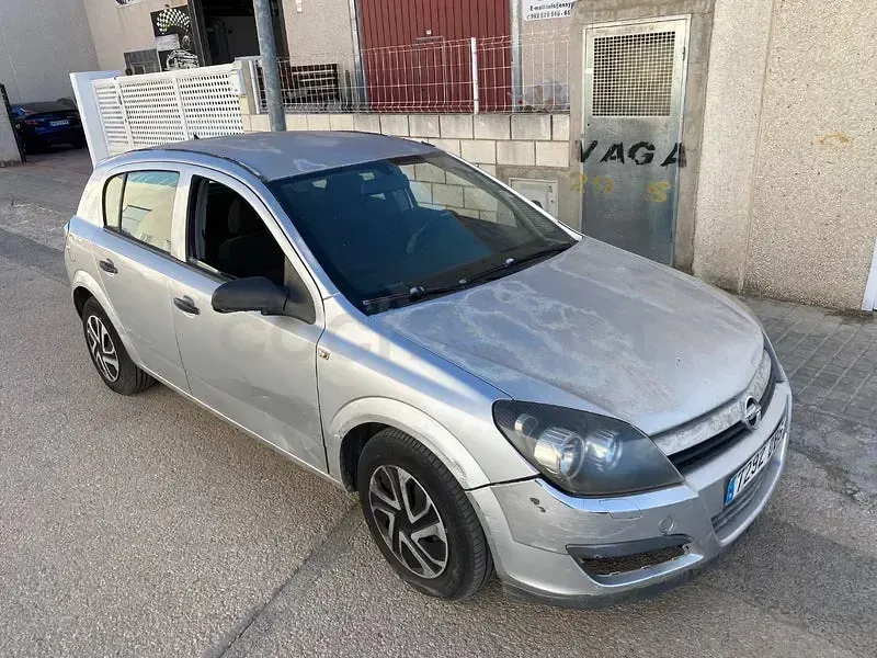 Usado Opel Astra Cosmo 100 HP (73 kW) 2004 Cinzento Sedan