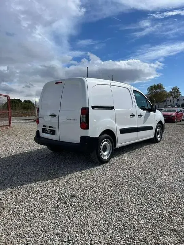 Usado Peugeot TePee Access 75 CV (55 kW) 2018 Blanco Van