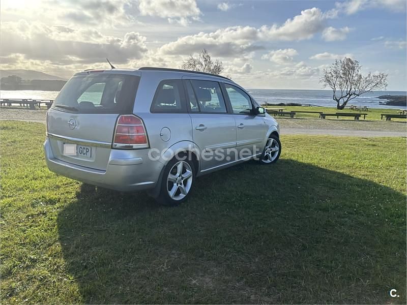 Usado Opel Zafira Sport 120 CV (88 kW) 2008 Gris / plata Monovolumen