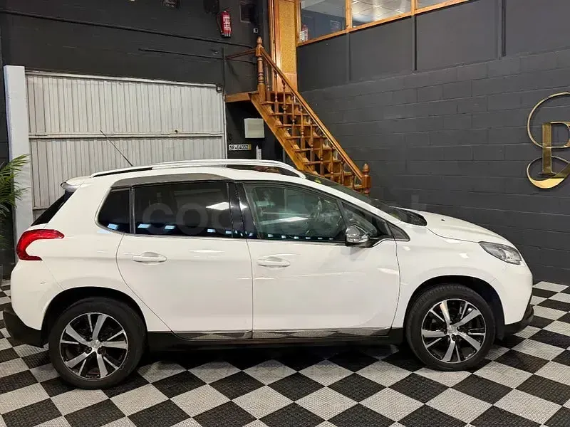 Usado Peugeot 2008 Allure 115 CV (84 kW) 2013 Blanco SUV