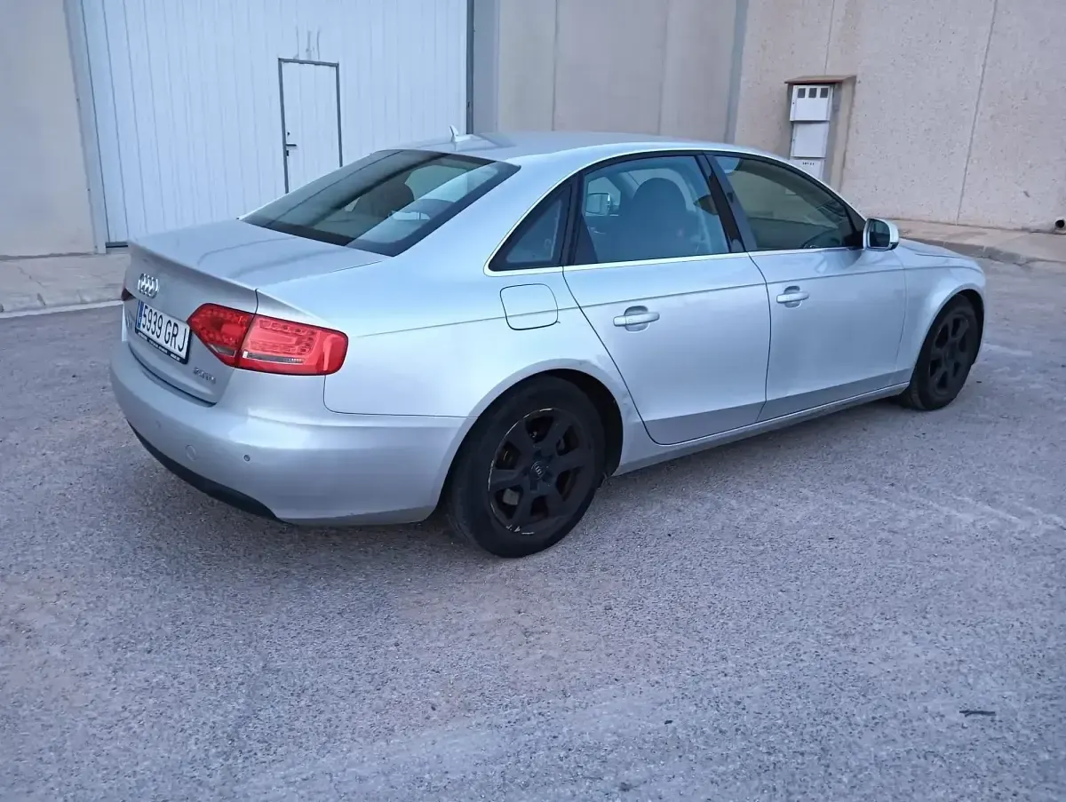 Usado Audi A4 143 CV (105 kW) 2009 Gris Berlina