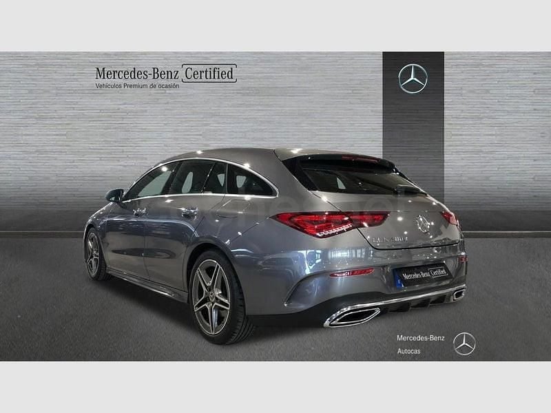 Usado Mercedes CLA200 Shooting Brake AMG line 163 CV (119 kW) 2022 Gris montaña Familiar