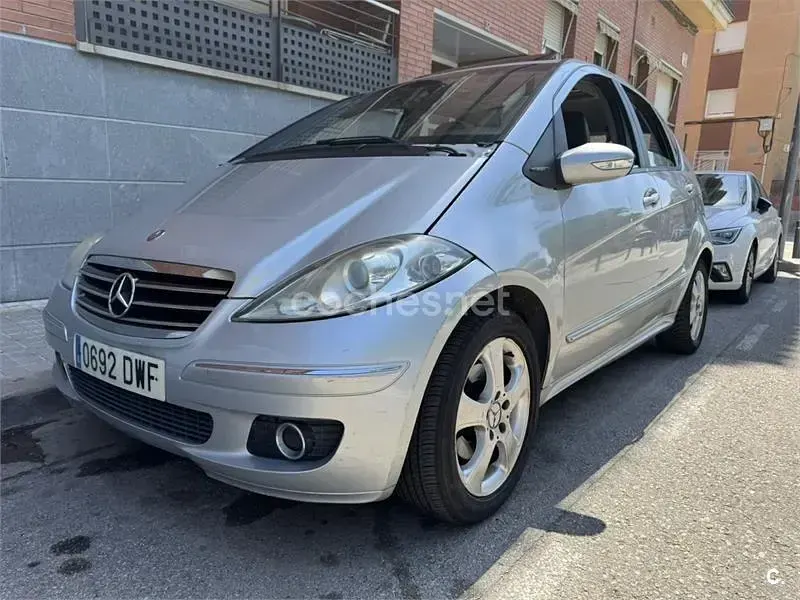 Usado Mercedes A180 Elegance 109 CV (80 kW) 2006 Gris / plata Monovolumen