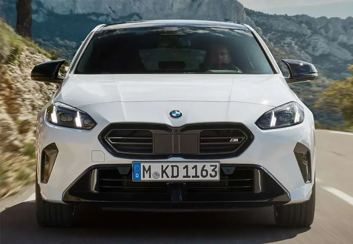 Begagnad BMW 118 150 HK (110 kW) 2012 Svart Halvkombi