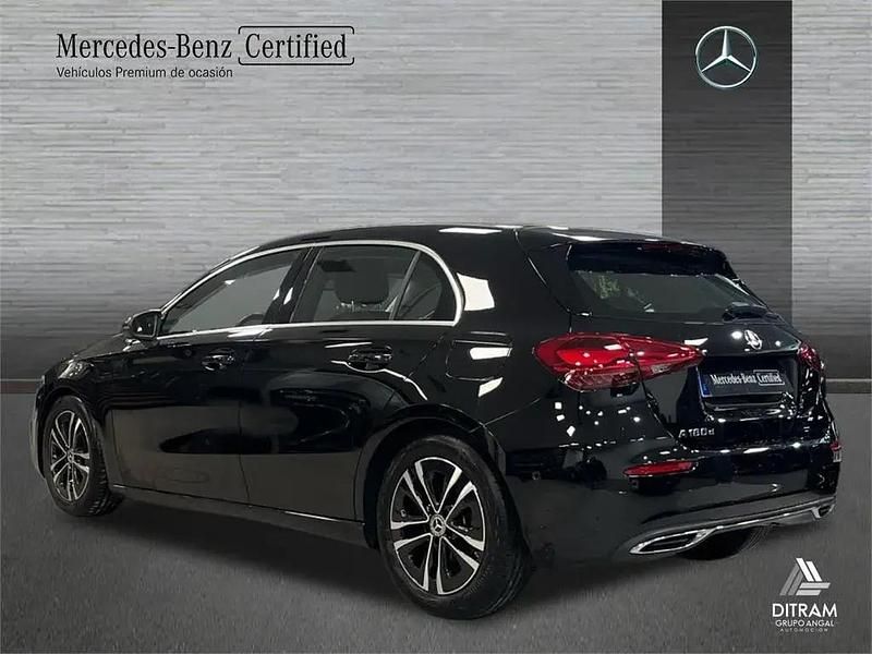 Usado Mercedes A180 116 HP (85 kW) 2024 Preto Sedan