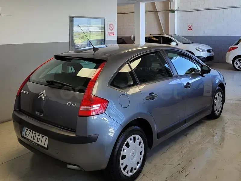 Usado Citroën C4 88 CV (64 kW) 2010 Gris / plata Berlina