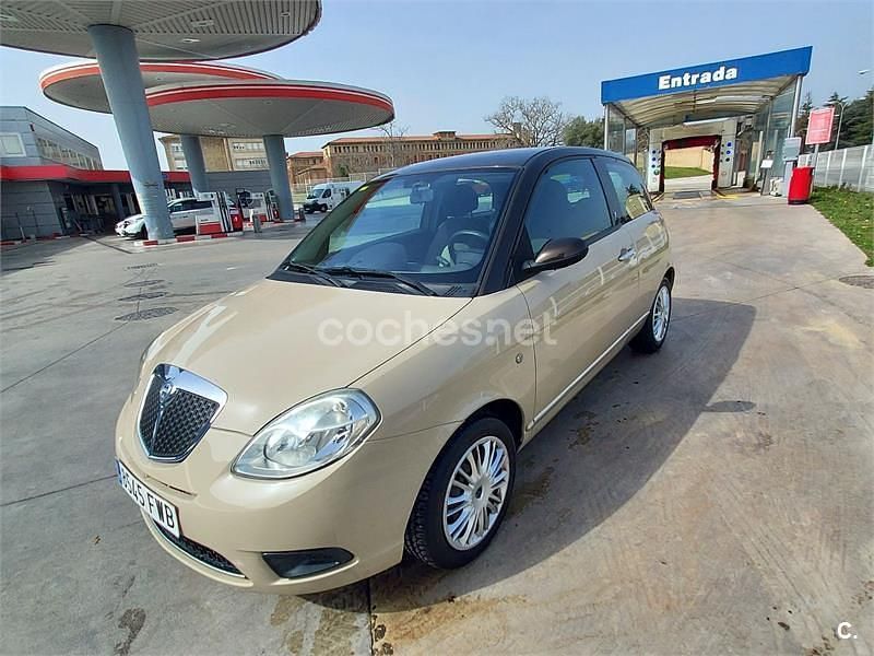 Usado Lancia Ypsilon 77 CV (56 kW) 2007 Beige Utilitario