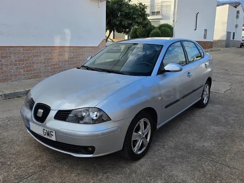 Usado Seat Cordoba 80 CV (58 kW) 2009 Gris / plata Berlina