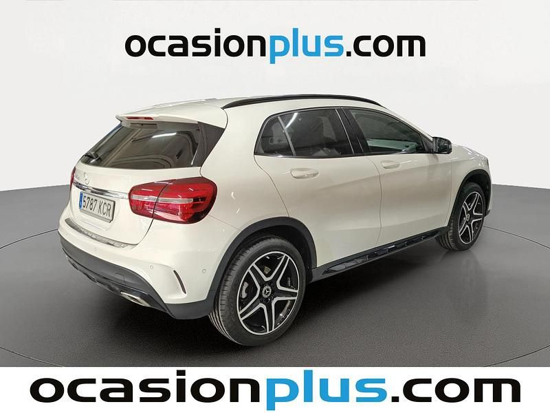 Usado Mercedes GLA220 AMG line 177 CV (130 kW) 2017 Blanco SUV