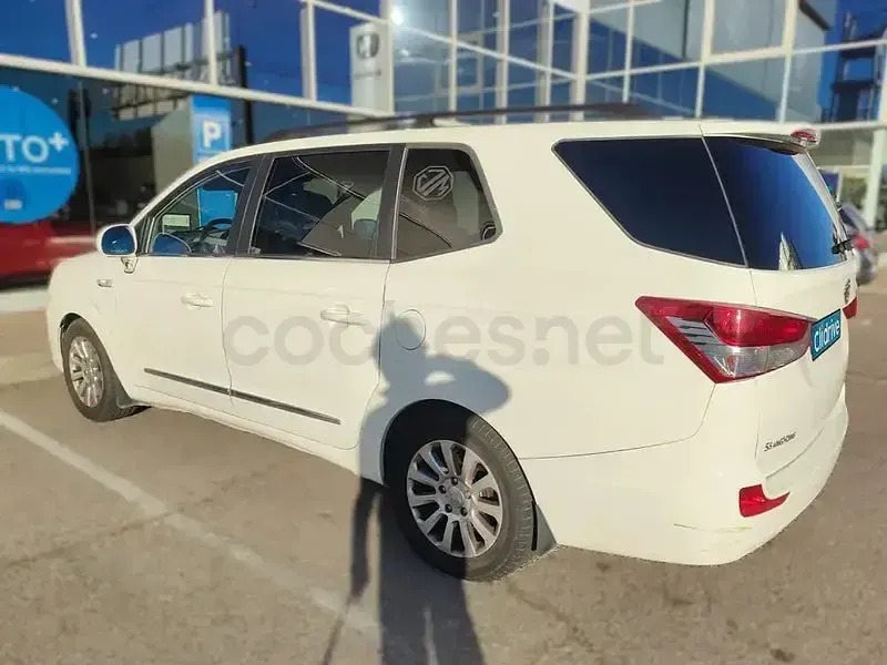 Usado SsangYong Rodius Limited 155 CV (114 kW) 2015 Blanco Monovolumen