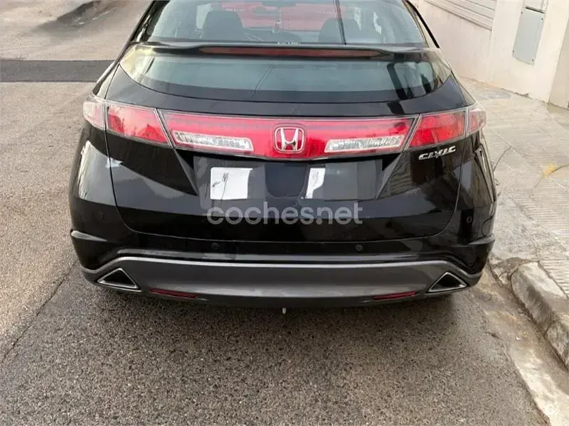 Usado Honda Civic Trend 100 CV (73 kW) 2011 Negro Berlina