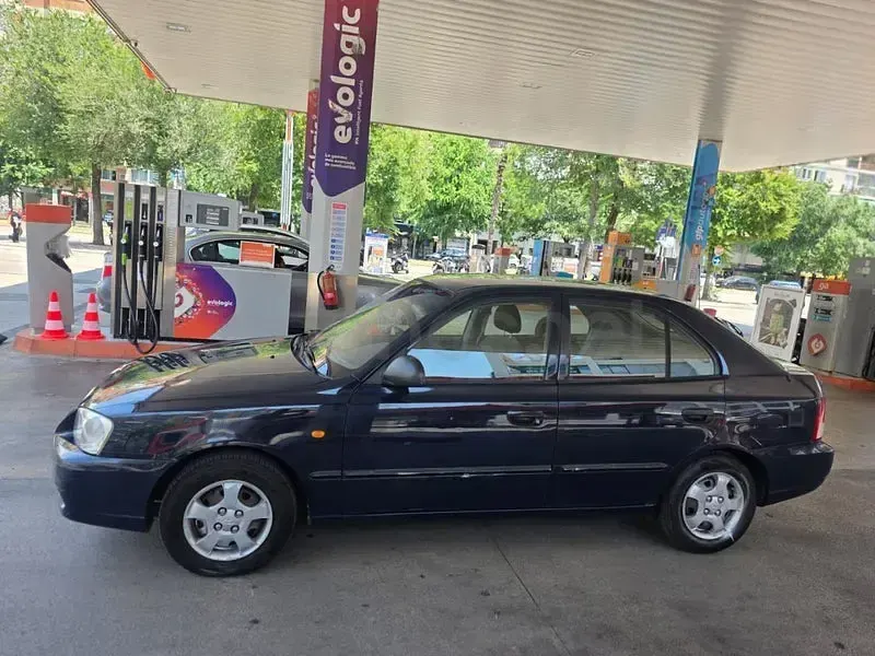 Usado Hyundai Accent 85 CV (62 kW) 2003 Azul Berlina