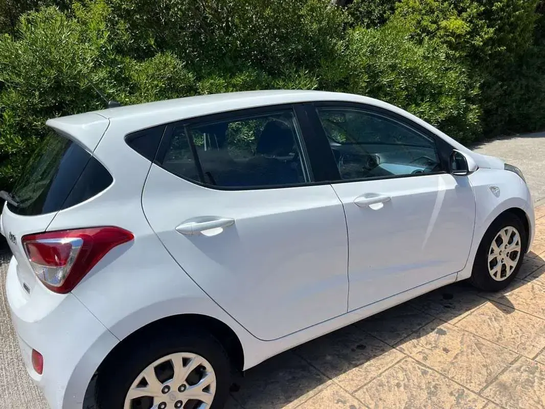 Używany Hyundai i10 87 KM (63 kW) 2015 Biały Hatchback