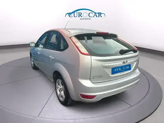 Usado Ford Focus Titanium 90 CV (66 kW) 2009 Gris Utilitario