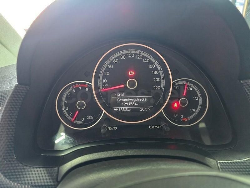 Usado VW up! move up! 60 CV (44 kW) 2018 Rojo Utilitario