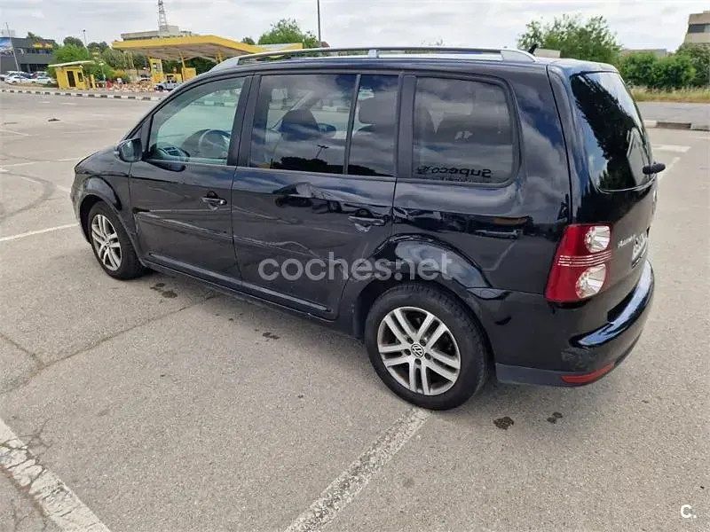 Usado VW Touran Advance 105 CV (77 kW) 2010 Negro Monovolumen