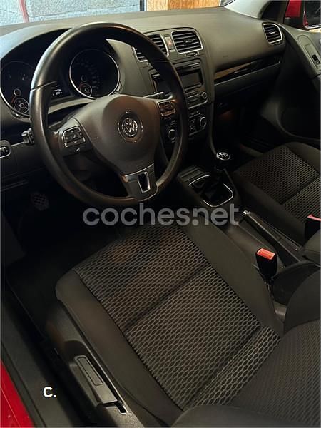 Usado VW Golf VII Advance 105 CV (77 kW) 2012 Rojo Berlina