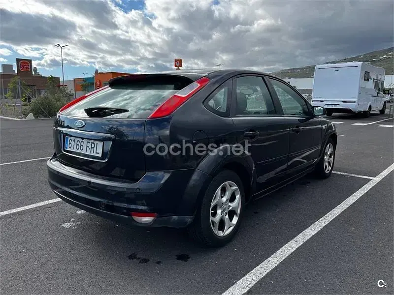 Usado Ford Focus Trend 100 CV (73 kW) 2007 Negro Berlina
