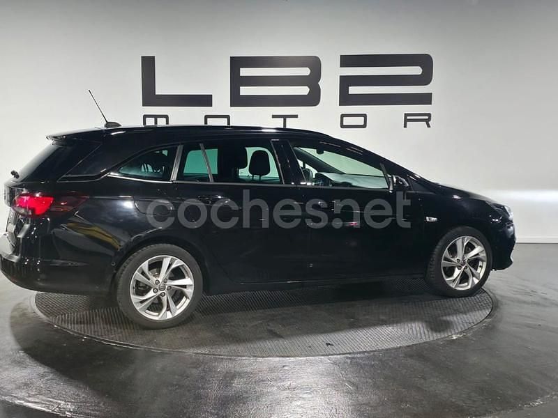 Usado Opel Astra Business Elegance 145 CV (106 kW) 2021 Negro Familiar