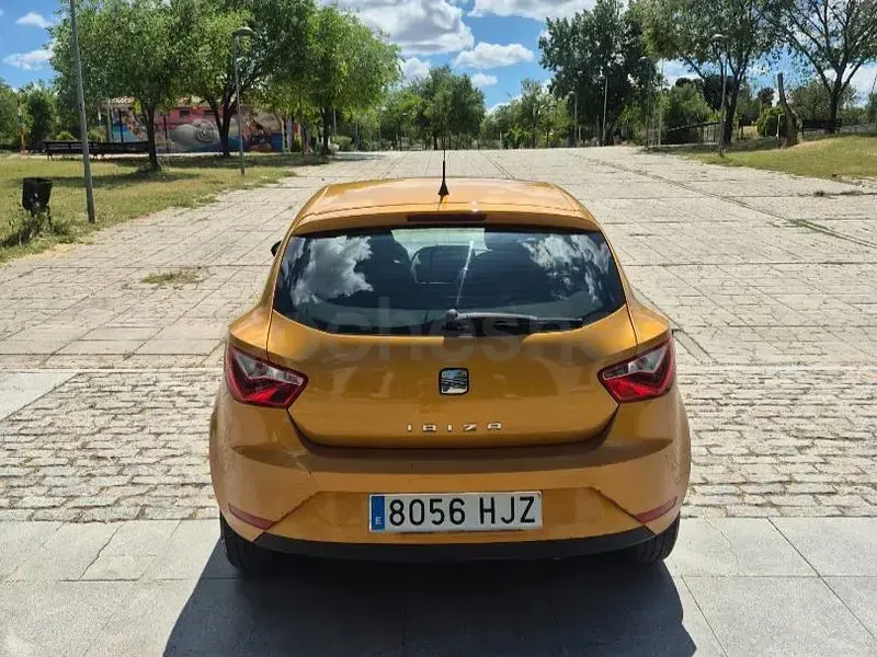 Usado Seat Ibiza SC Style 85 CV (62 kW) 2012 Amarillo Utilitario