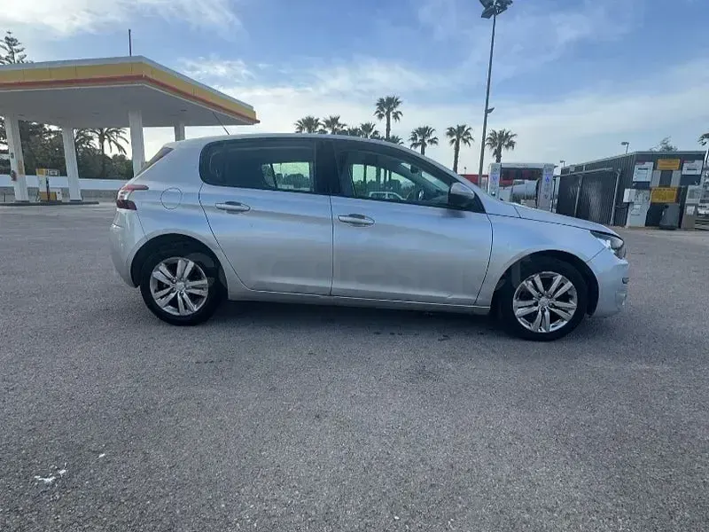 Usado Peugeot 308 Allure 110 CV (80 kW) 2015 Gris / plata Berlina