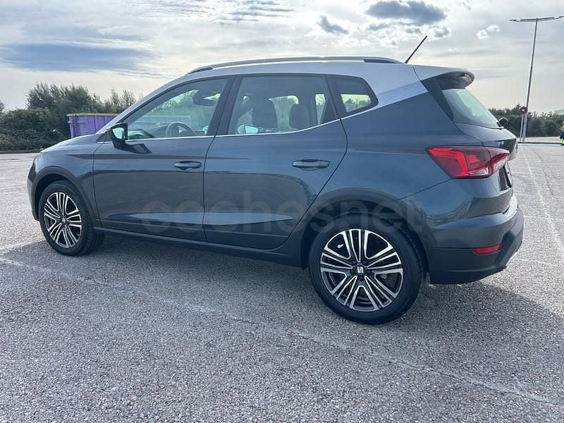 Usado Seat Arona FR 110 CV (80 kW) 2024 Gris / plata SUV