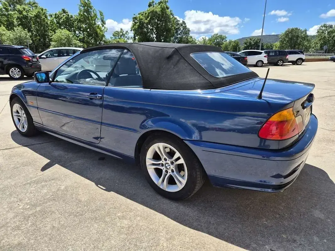 Usado BMW 323 Cabriolet 170 CV (125 kW) 2001 Azul Descapotable