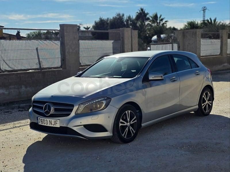 Begagnad Mercedes A180 Urban 109 HK (80 kW) 2014 Grå Sedan